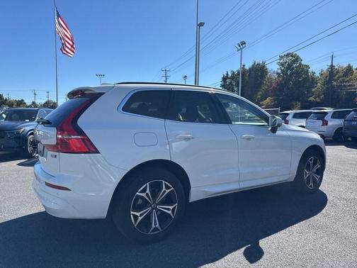 2022 Volvo XC60 B5 Momentum