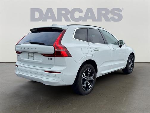 2022 Volvo XC60 B5 Momentum