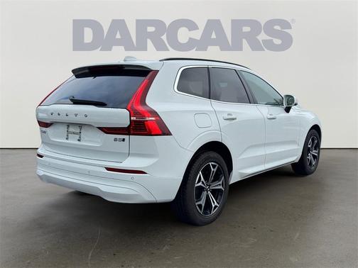 2022 Volvo XC60 B5 Momentum