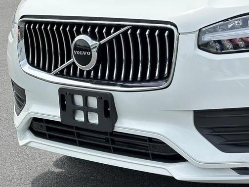 2022 Volvo XC90 T6 Momentum 7 Passenger