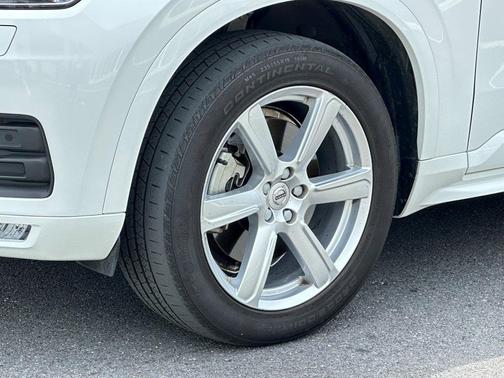 2022 Volvo XC90 T6 Momentum 7 Passenger