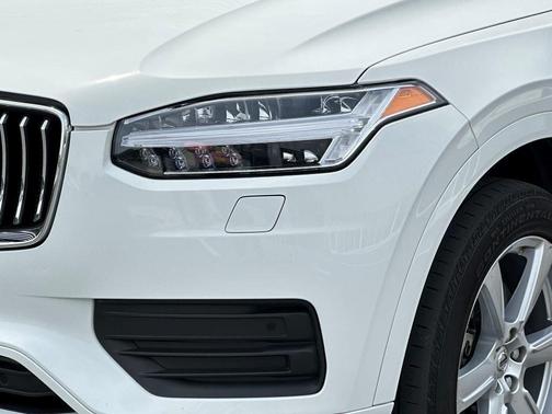 2022 Volvo XC90 T6 Momentum 7 Passenger