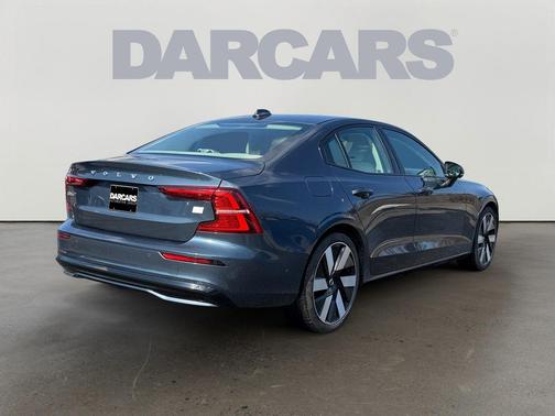 2024 Volvo S60 Recharge Plug-In Hybrid T8 Plus Dark Theme