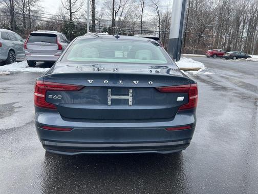 2024 Volvo S60 Recharge Plug-In Hybrid T8 Plus Dark Theme