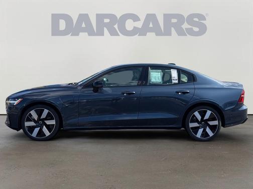 2024 Volvo S60 Recharge Plug-In Hybrid T8 Plus Dark Theme