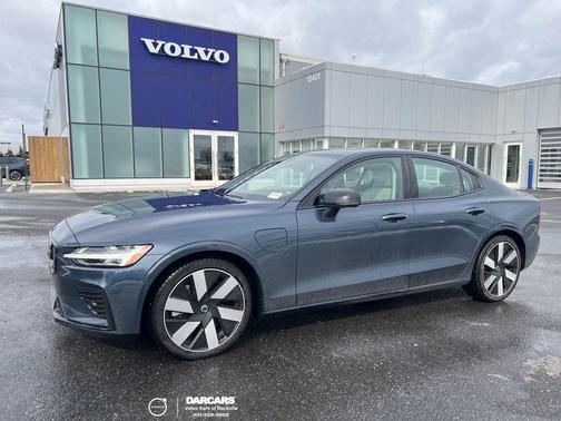 2024 Volvo S60 Recharge Plug-In Hybrid T8 Plus Dark Theme