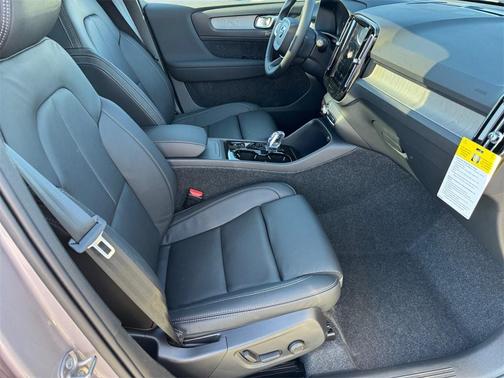 2026 Volvo XC40 B5 Plus