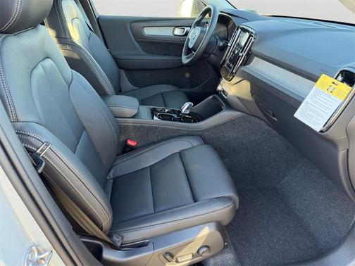 2026 Volvo XC40 B5 Ultra