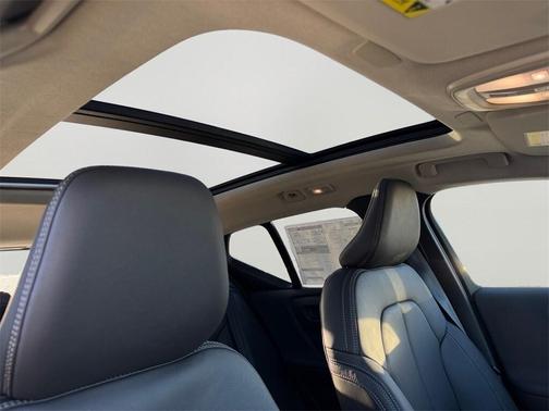 2026 Volvo XC40 B5 Ultra