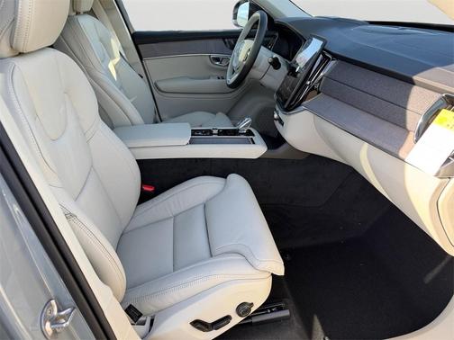 2026 Volvo XC90 Plug-In Hybrid T8 Ultra Dark Theme 6-Seater