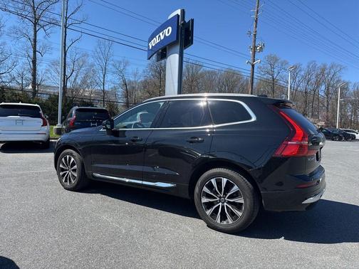 Onyx Black Metallic 2023 Volvo XC60 B5 Plus Bright Theme