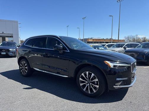 Onyx Black Metallic 2023 Volvo XC60 B5 Plus Bright Theme