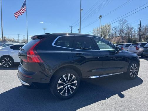 Onyx Black Metallic 2023 Volvo XC60 B5 Plus Bright Theme
