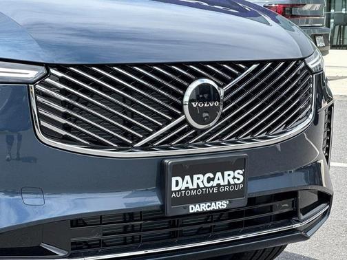 2025 Volvo XC90 B6 Plus 6-Seater
