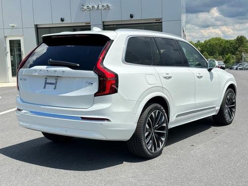 2025 Volvo XC90 Plug-In Hybrid T8 Plus 7-Seater