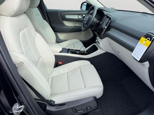 2026 Volvo XC40 B5 Ultra