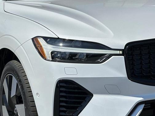 2025 Volvo XC60 Plug-In Hybrid T8 Plus