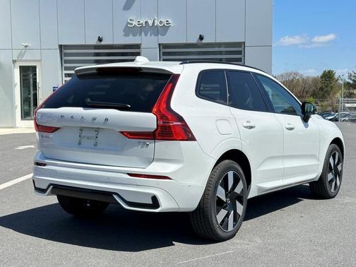 2025 Volvo XC60 Plug-In Hybrid T8 Plus