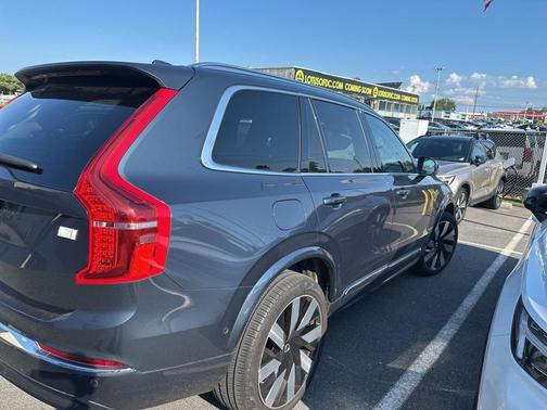 2023 Volvo XC90 Recharge Plug-In Hybrid T8 Ultimate 6-Seater