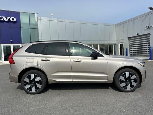 2025 Volvo XC60 Plug-In Hybrid T8 Plus