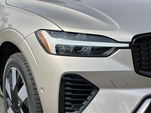 2025 Volvo XC60 Plug-In Hybrid T8 Plus