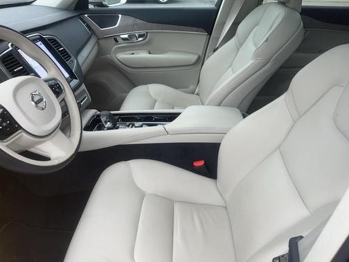 2023 Volvo XC90 B6 Core