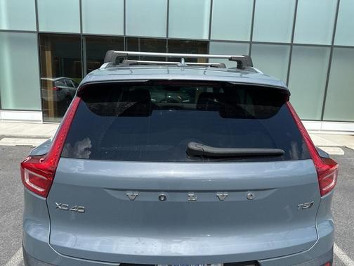 2021 Volvo XC40 T5 Momentum