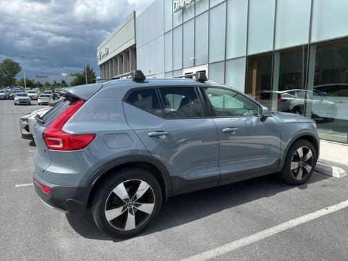 2021 Volvo XC40 T5 Momentum