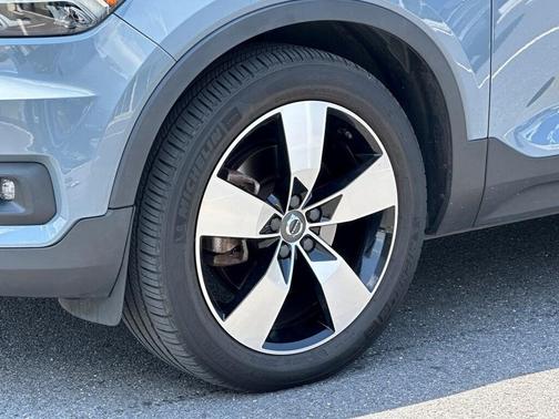 2021 Volvo XC40 T5 Momentum