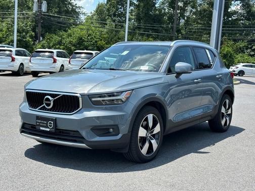 2021 Volvo XC40 T5 Momentum