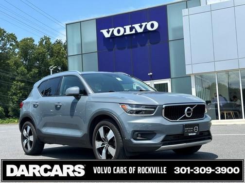 2021 Volvo XC40 T5 Momentum