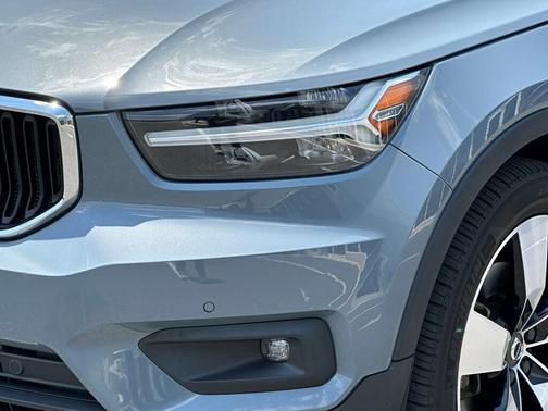 2021 Volvo XC40 T5 Momentum
