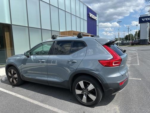 2021 Volvo XC40 T5 Momentum