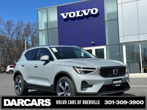 2025 Volvo XC40 B5 Core Bright Theme