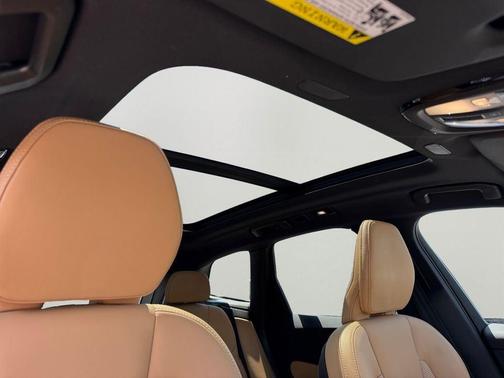 Crystal White 2023 Volvo XC60 B5 Ultimate Dark Theme