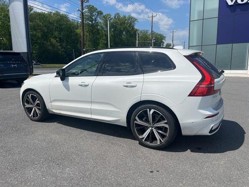 Crystal White 2023 Volvo XC60 B5 Ultimate Dark Theme