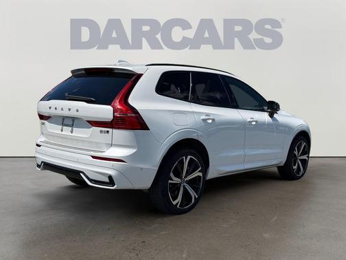 Crystal White 2023 Volvo XC60 B5 Ultimate Dark Theme