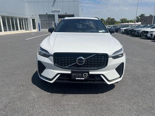 Crystal White 2023 Volvo XC60 B5 Ultimate Dark Theme