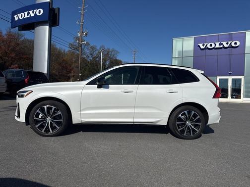 2023 Volvo XC60 B6 Ultimate Dark Theme