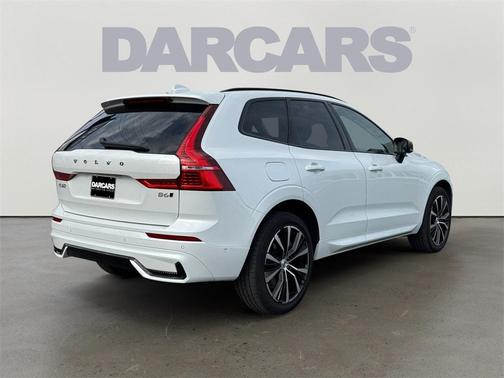 2023 Volvo XC60 B6 Ultimate Dark Theme