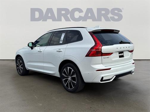 2023 Volvo XC60 B6 Ultimate Dark Theme