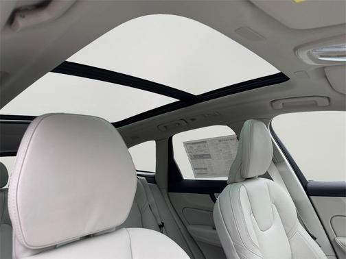 2026 Volvo XC60 Plug-In Hybrid T8 Ultra