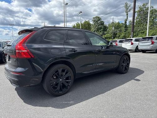 2024 Volvo XC60 Recharge Plug-In Hybrid T8 Ultimate Black Edition