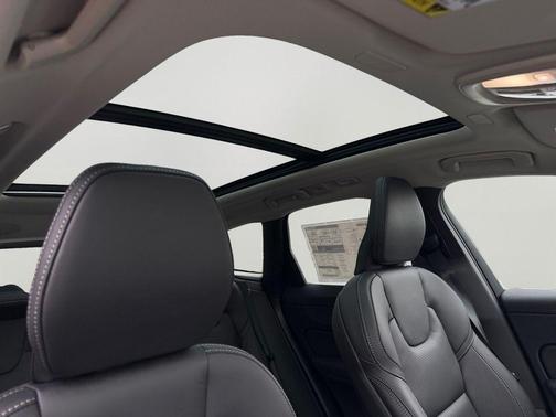 2026 Volvo XC60 Plug-In Hybrid T8 Ultra