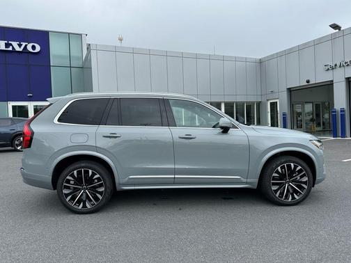 2025 Volvo XC90 Plug-In Hybrid T8 Plus 6-Seater