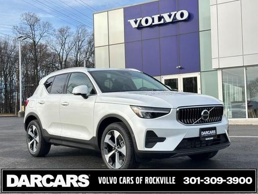 2025 Volvo XC40 B5 Core Bright Theme