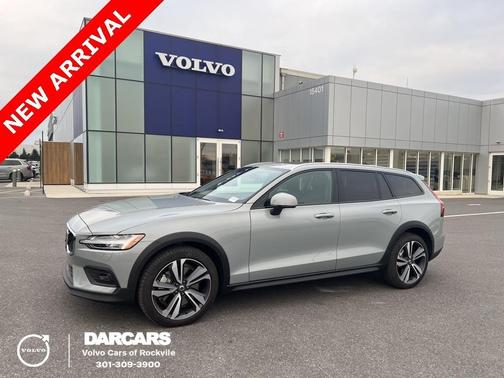 2025 Volvo V60 Cross Country B5 Plus
