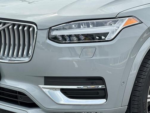2025 Volvo XC90 B6 Plus 6-Seater