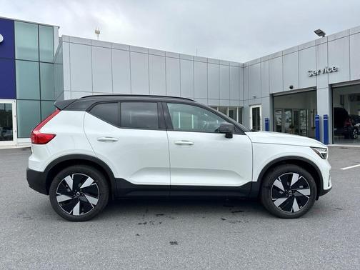 2024 Volvo XC40 Recharge Pure Electric Twin Plus