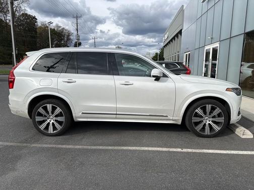 2024 Volvo XC90 Recharge Plug-In Hybrid T8 Ultimate Bright Theme 7-Seater